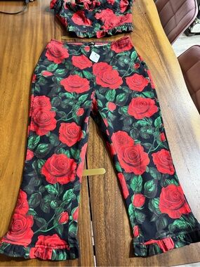 NWT Two piece Red Rose Print  bandeau and Crop Pants